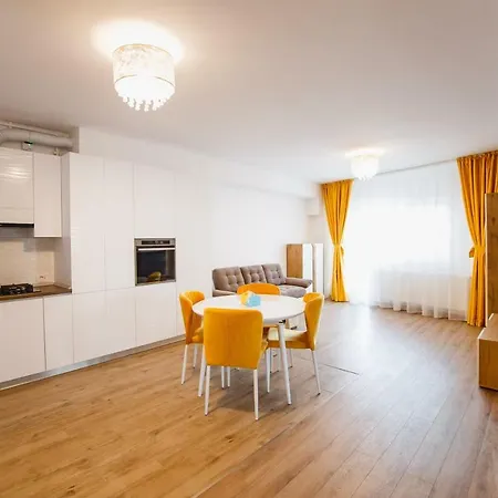 Spacious & Bright 2 Bedroom Central Apartment Oradea Exterior photo