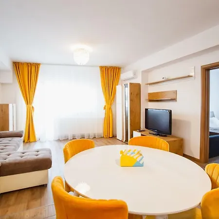 Spacious & Bright 2 Bedroom Central Apartment Oradea Exterior photo