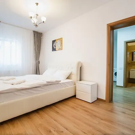 Spacious & Bright 2 Bedroom Central Apartment Oradea Exterior photo