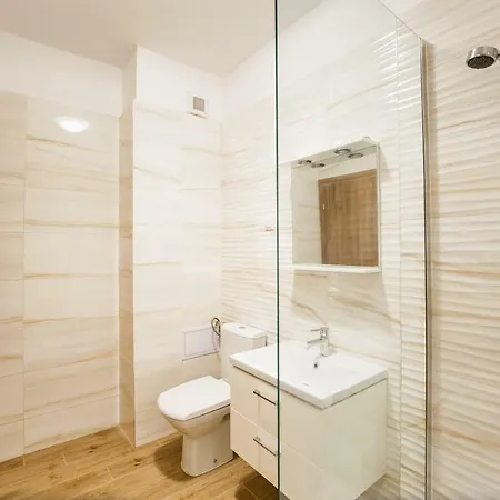 Spacious & Bright 2 Bedroom Central Apartment Oradea Exterior photo