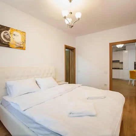 Spacious & Bright 2 Bedroom Central Apartment Oradea Exterior photo