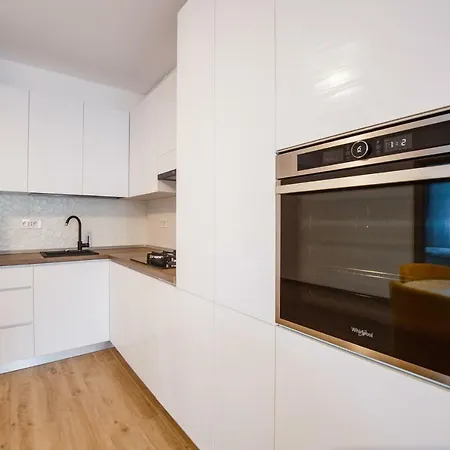 Spacious & Bright 2 Bedroom Central Apartment Oradea Exterior photo