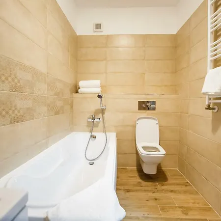 Spacious & Bright 2 Bedroom Central Apartment Oradea Exterior photo