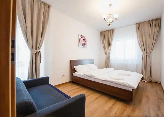 Spacious & Bright 2 Bedroom Central Apartment