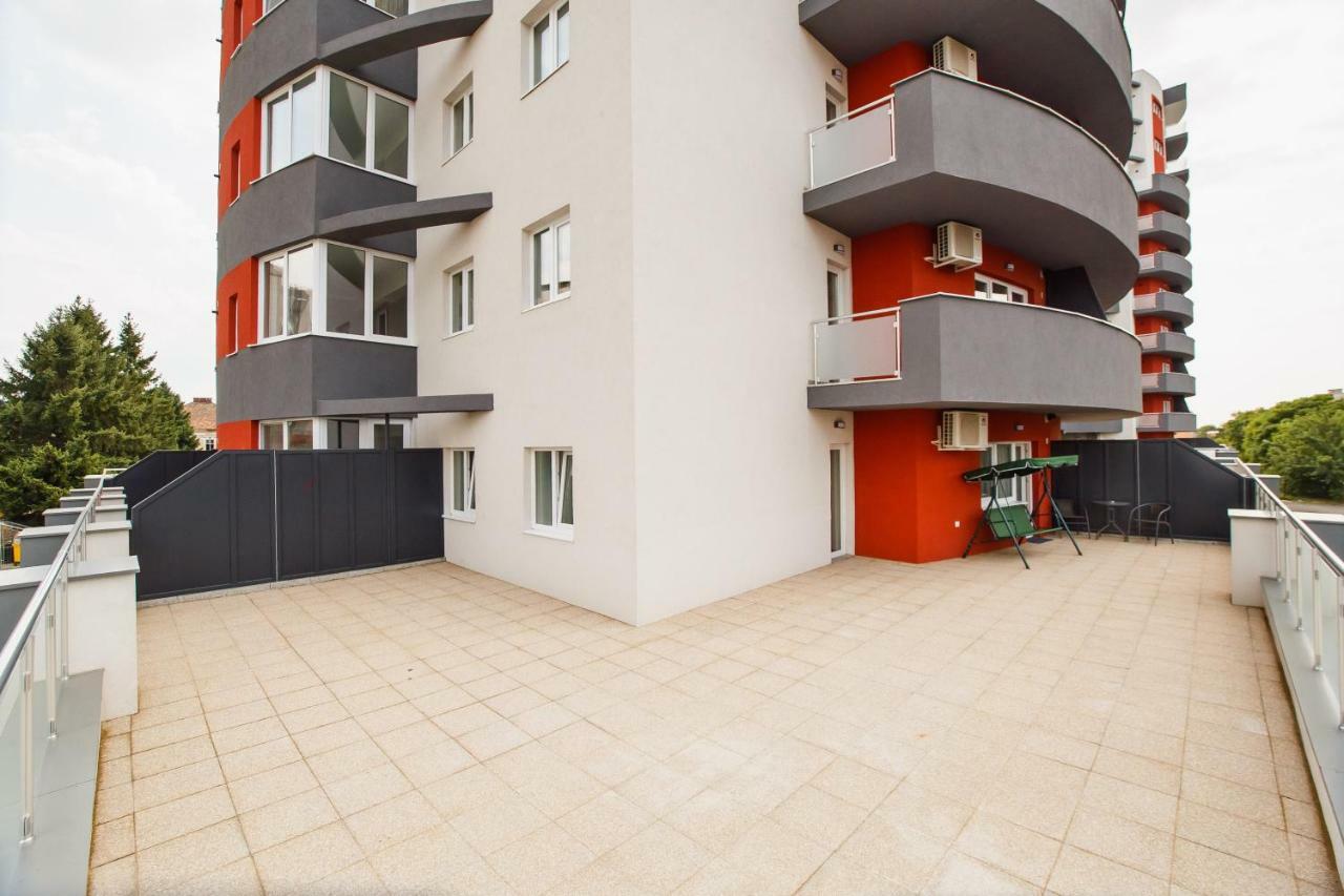 Spacious & Bright 2 Bedroom Appartement