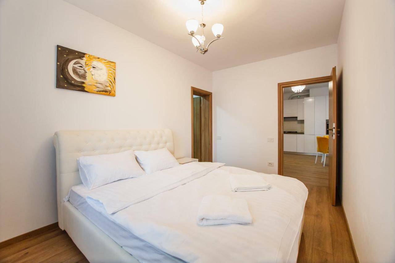 Spacious & Bright 2 Bedroom *