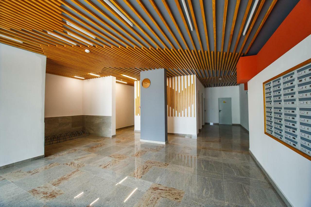 Spacious & Bright 2 Bedroom