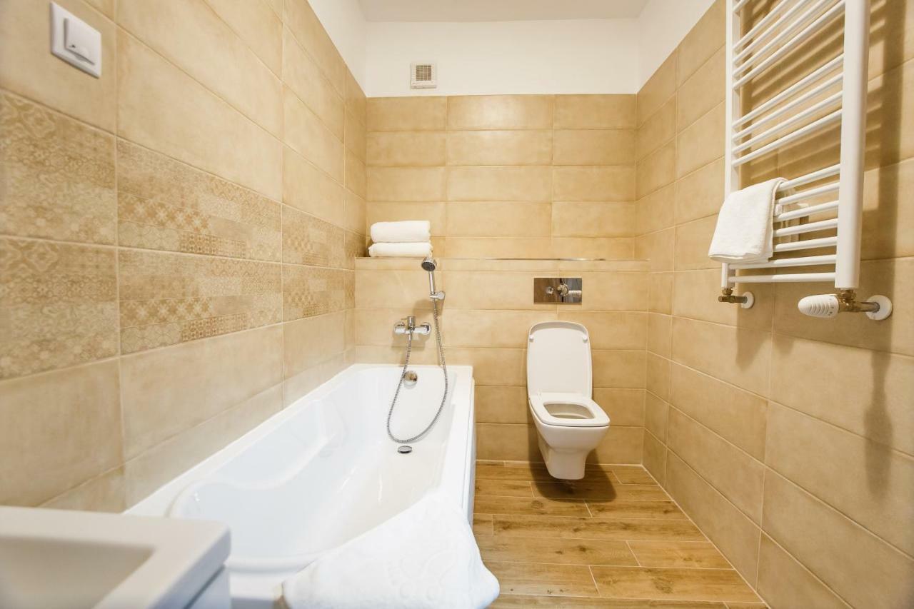 Spacious & Bright 2 Bedroom