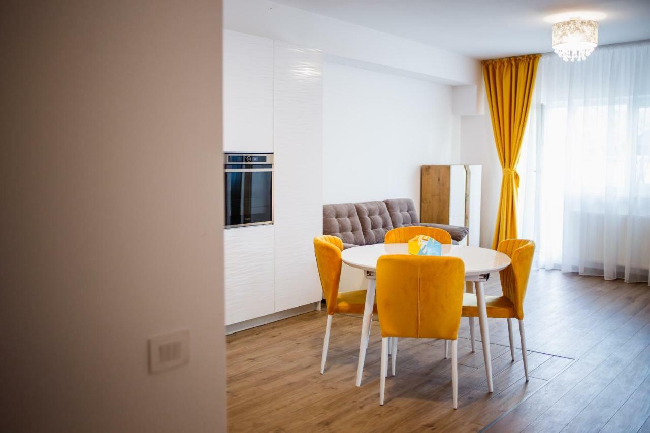 Spacious & Bright 2 Bedroom *