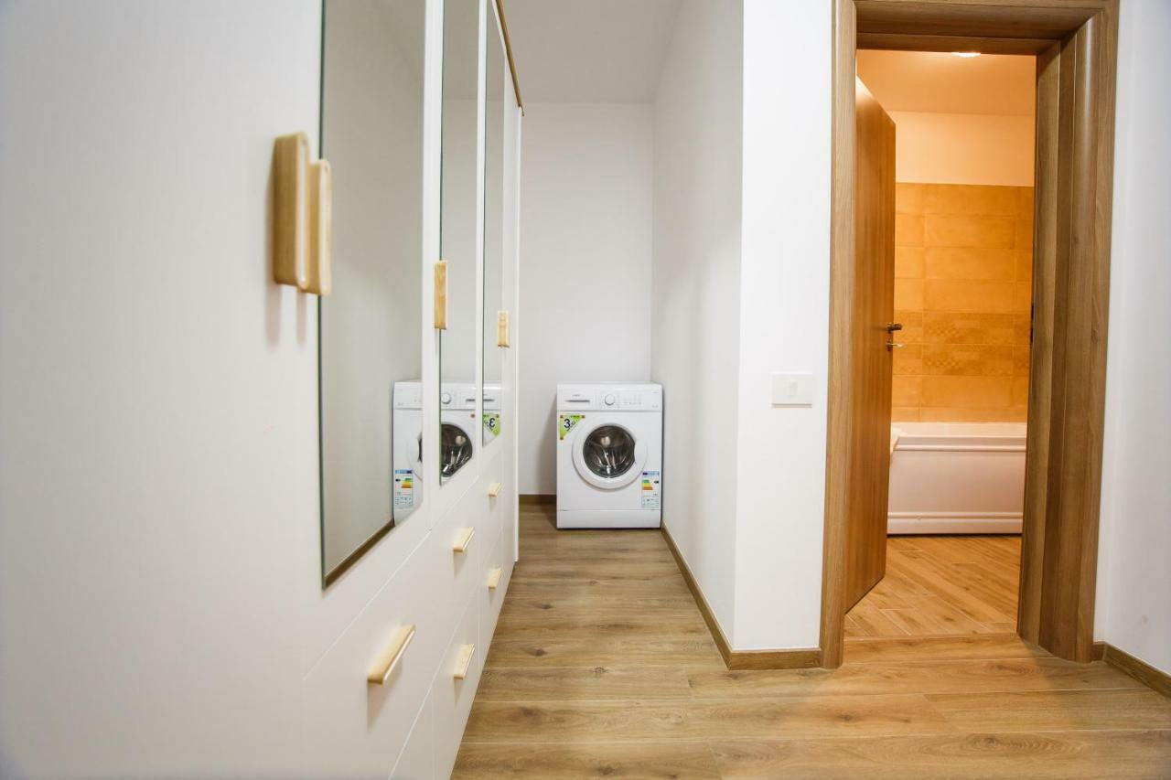 Spacious & Bright 2 Bedroom *